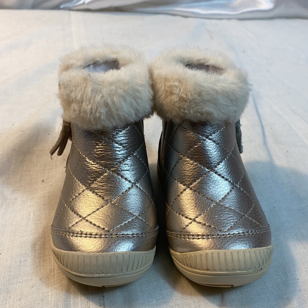 Stride Rite CHOLE CREAM Girl’s silver shoes Size 5 new
